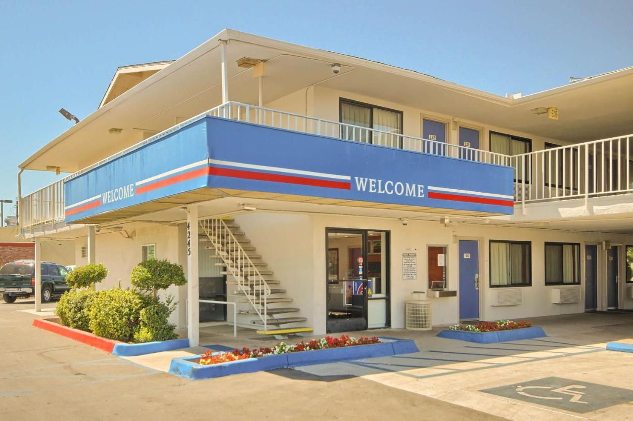 Motel 6-Fresno, Ca - Blackstone North Kültér fotó